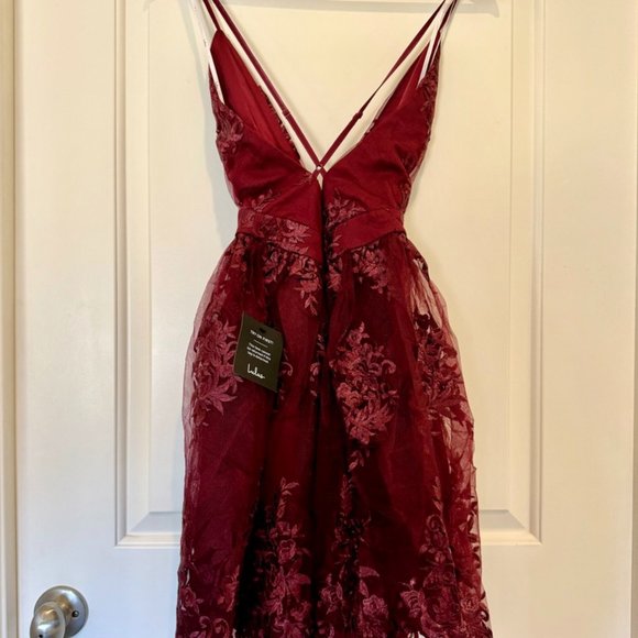 *NWT* (XS) A Love To Remember Wine Red Lace Backless Skater Dress - Picture 7 of 8